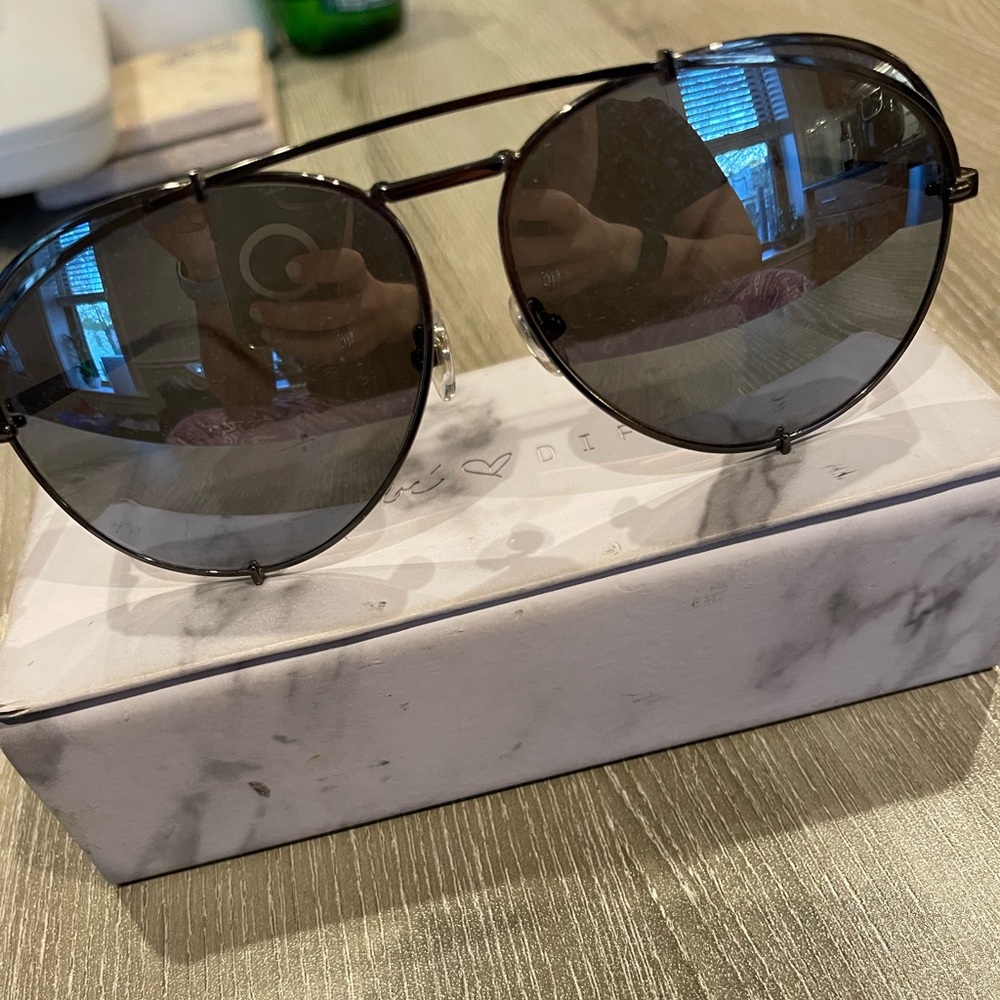 DIFF Khloe Kardashian 😎 sunglasses